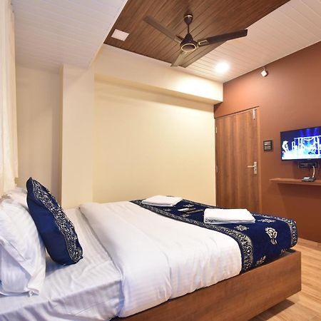 Hotel Starlit Нави Мумбай Стая снимка
