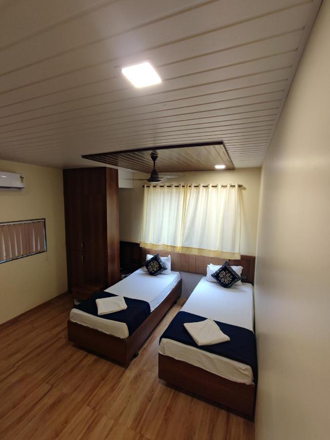 Hotel Starlit Нави Мумбай Екстериор снимка