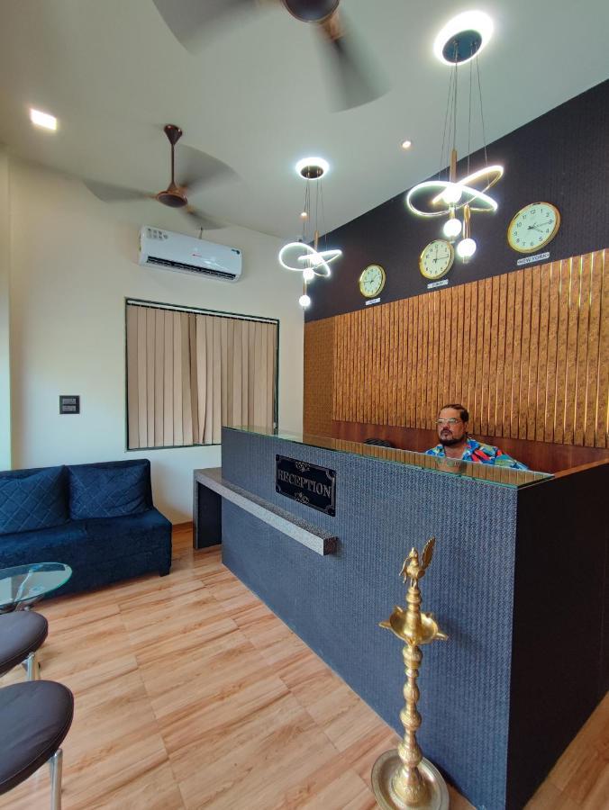 Hotel Starlit Нави Мумбай Екстериор снимка