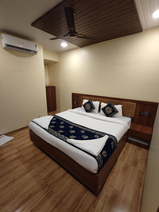 Hotel Starlit Нави Мумбай Екстериор снимка