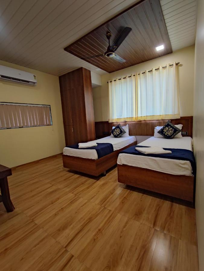 Hotel Starlit Нави Мумбай Екстериор снимка