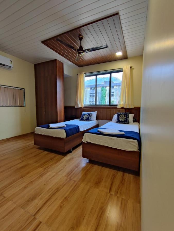 Hotel Starlit Нави Мумбай Екстериор снимка