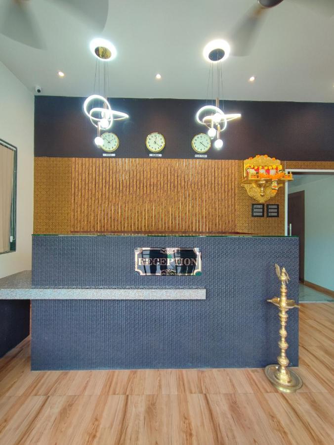 Hotel Starlit Нави Мумбай Екстериор снимка