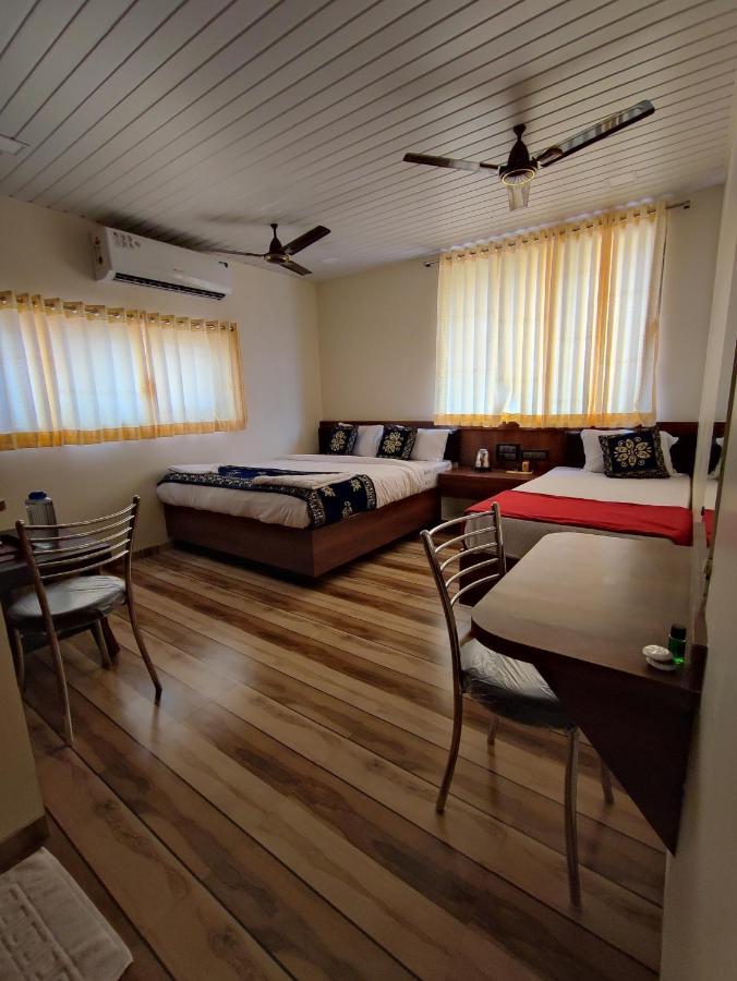 Hotel Starlit Нави Мумбай Екстериор снимка