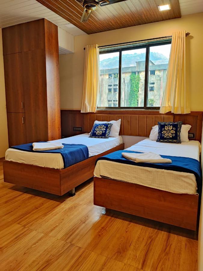 Hotel Starlit Нави Мумбай Екстериор снимка