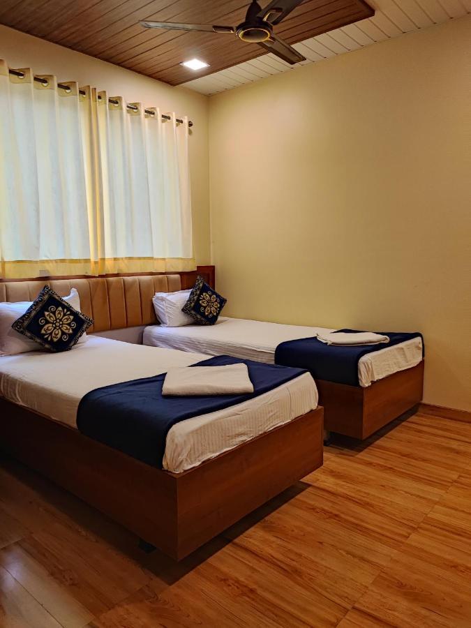 Hotel Starlit Нави Мумбай Екстериор снимка