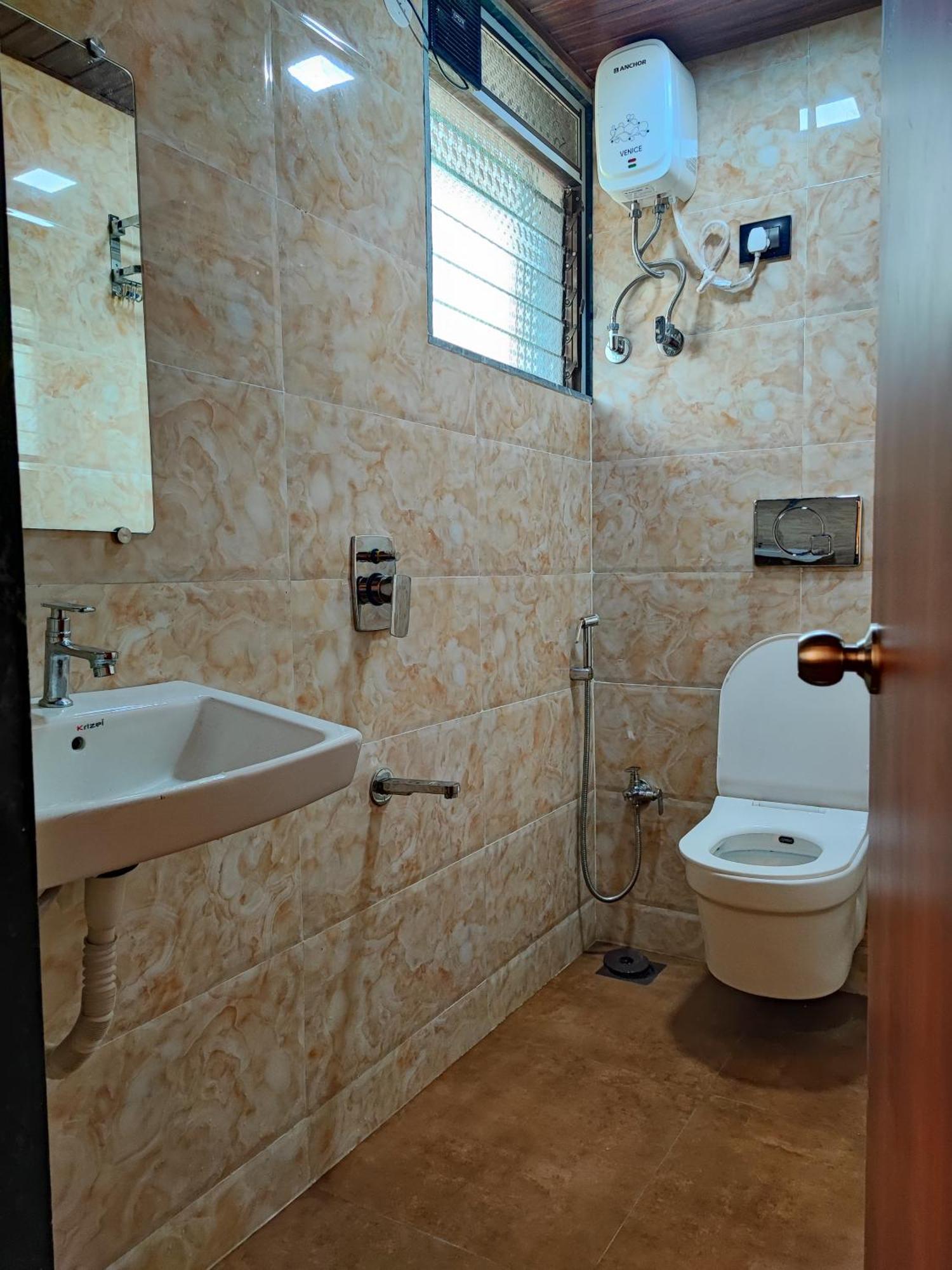 Hotel Starlit Нави Мумбай Екстериор снимка